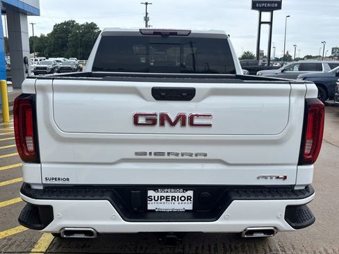 Used 2025 GMC Sierra 1500 AT4 w/ Technology Package AWD/4WD image 4