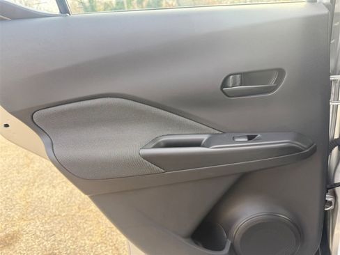 Used 2020 Nissan Kicks S image 27