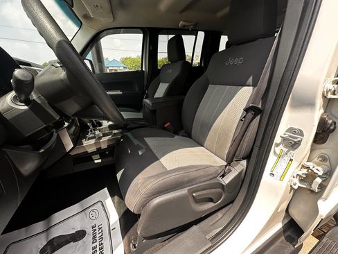 Used 2009 Jeep Liberty Sport w/ Popular Equipment Group AWD/4WD image 18