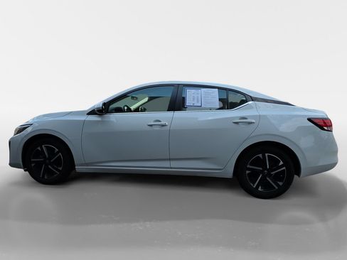 Used 2024 Nissan Sentra SV FWD image 7