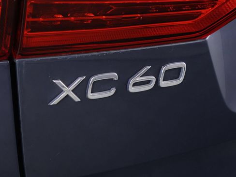Used 2023 Volvo XC60 B5 Plus w/ Climate Package AWD/4WD image 19