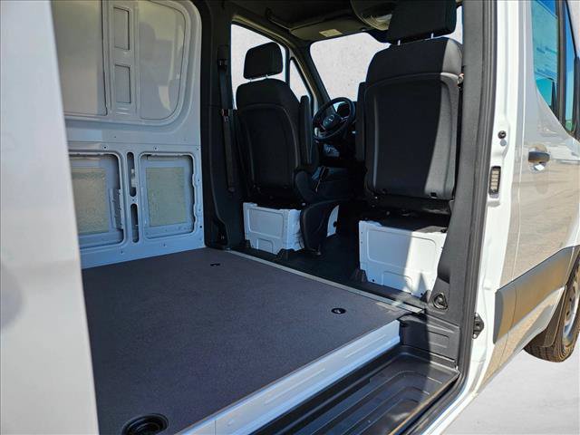 Used 2025 Mercedes-Benz Sprinter 2500 image 21