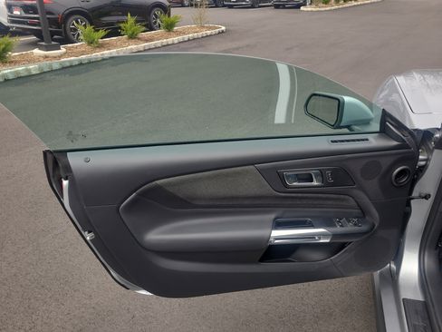 Used 2025 Ford Mustang Coupe RWD image 15