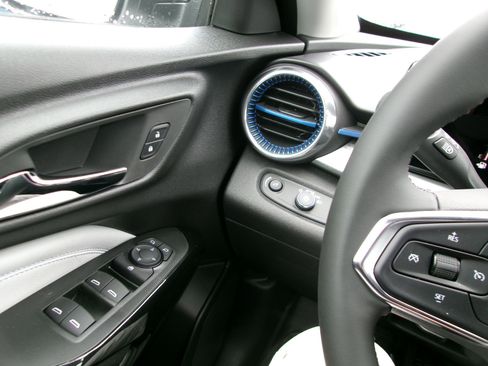 New 2026 Chevrolet Trax LT w/ Driver Confidence Package image 20