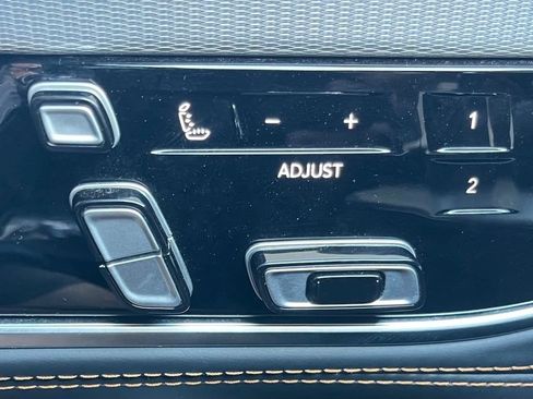 Certified 2022 Jeep Grand Wagoneer Series III w/ Rear Seat Video Group 1 AWD/4WD image 8