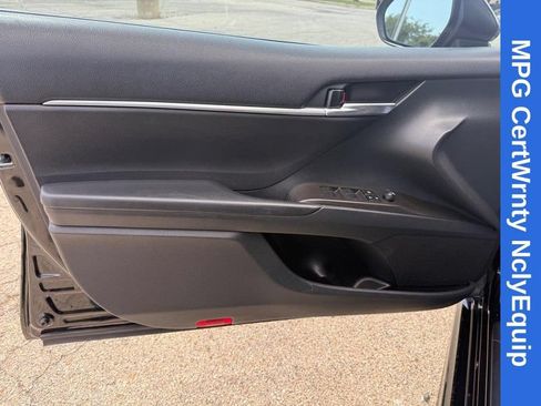 Used 2023 Toyota Camry SE FWD image 19
