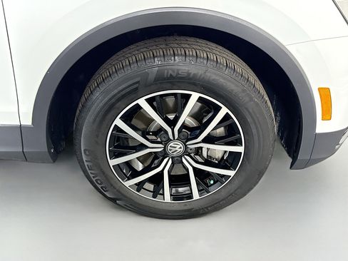 Used 2021 Volkswagen Tiguan SE FWD image 32