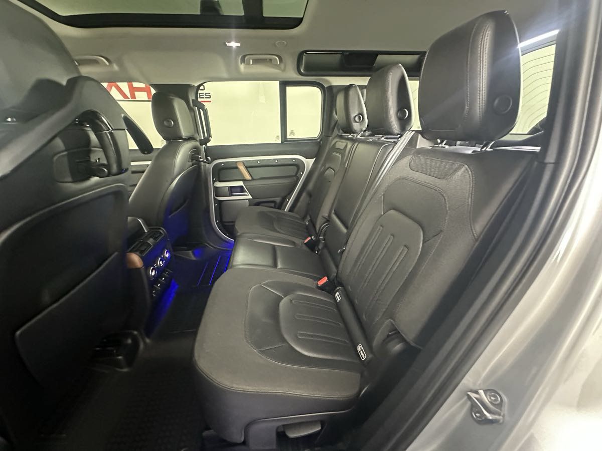 Used 2020 Land Rover Defender 110 SE AWD/4WD image 25