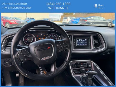 Used 2015 Dodge Challenger SXT image 13