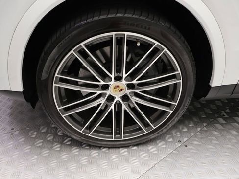 Used 2023 Porsche Cayenne S AWD/4WD image 4