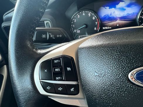 Used 2022 Ford Explorer XLT image 24