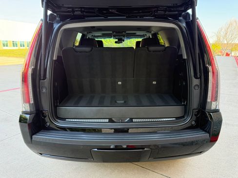 Used 2019 Cadillac Escalade Premium Luxury RWD image 5