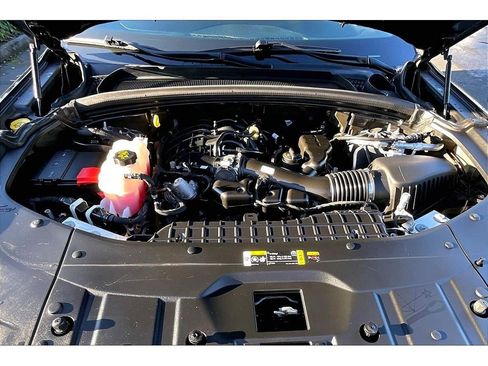 Used 2024 Jeep Grand Cherokee L Limited w/ Luxury Tech Group II image 10