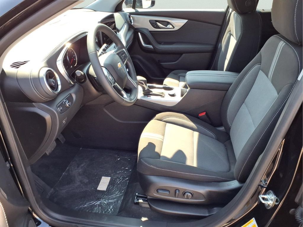 Used 2026 Chevrolet Blazer LT FWD image 21