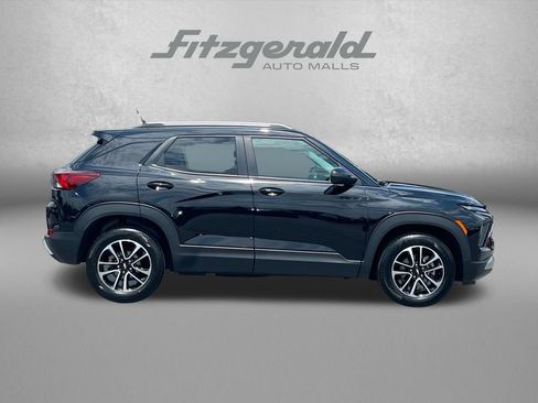 Used 2025 Chevrolet TrailBlazer LT AWD/4WD image 3
