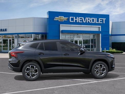 New 2026 Chevrolet Trax LT w/ Sunroof Package image 5