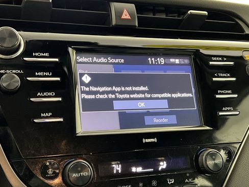 Used 2020 Toyota Camry SE image 20