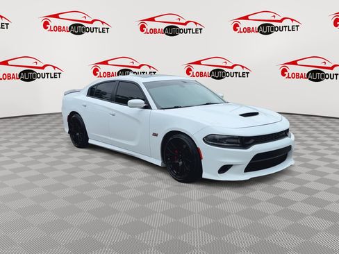 Used 2019 Dodge Charger Scat Pack w/ Plus Group RWD image 2
