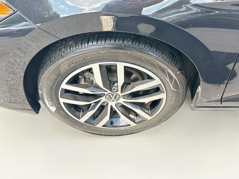 Used 2025 Volkswagen Jetta SE FWD image 35