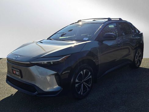 Used 2025 Toyota bZ4X XLE w/ Weather Package image 7
