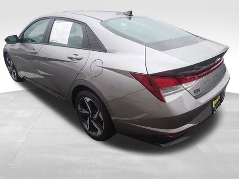 Certified 2023 Hyundai Elantra SEL w/ Convenience Package image 9