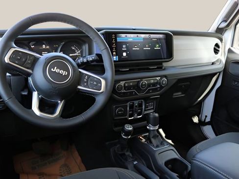 Used 2025 Jeep Wrangler Sahara 4xe image 13