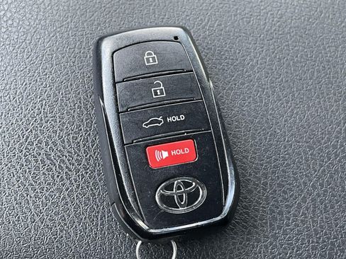 Used 2025 Toyota Camry SE w/ Convenience Package FWD image 30