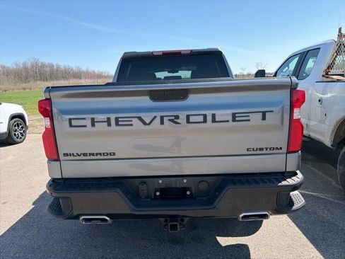 Used 2021 Chevrolet Silverado 1500 Custom Trail Boss w/ LPO, Dark Essentials Package AWD/4WD image 9