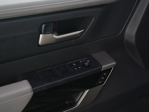 Used 2025 Toyota Tundra Limited image 19