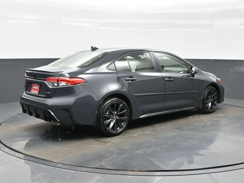 Used 2025 Toyota Corolla SE w/ SE Premium Package image 6