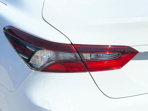 Used 2021 Toyota Camry LE image 20