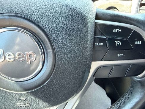Used 2018 Jeep Grand Cherokee Altitude AWD/4WD image 25