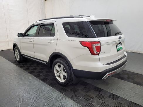 Used 2016 Ford Explorer XLT w/ Equipment Group 202A image 3