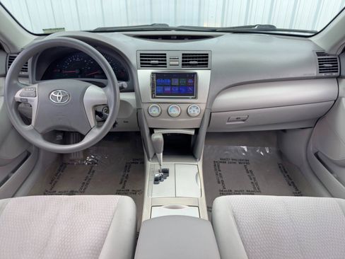 Used 2010 Toyota Camry image 11