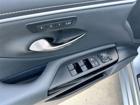 Certified 2025 Lexus ES 300h w/ Premium Package image 11