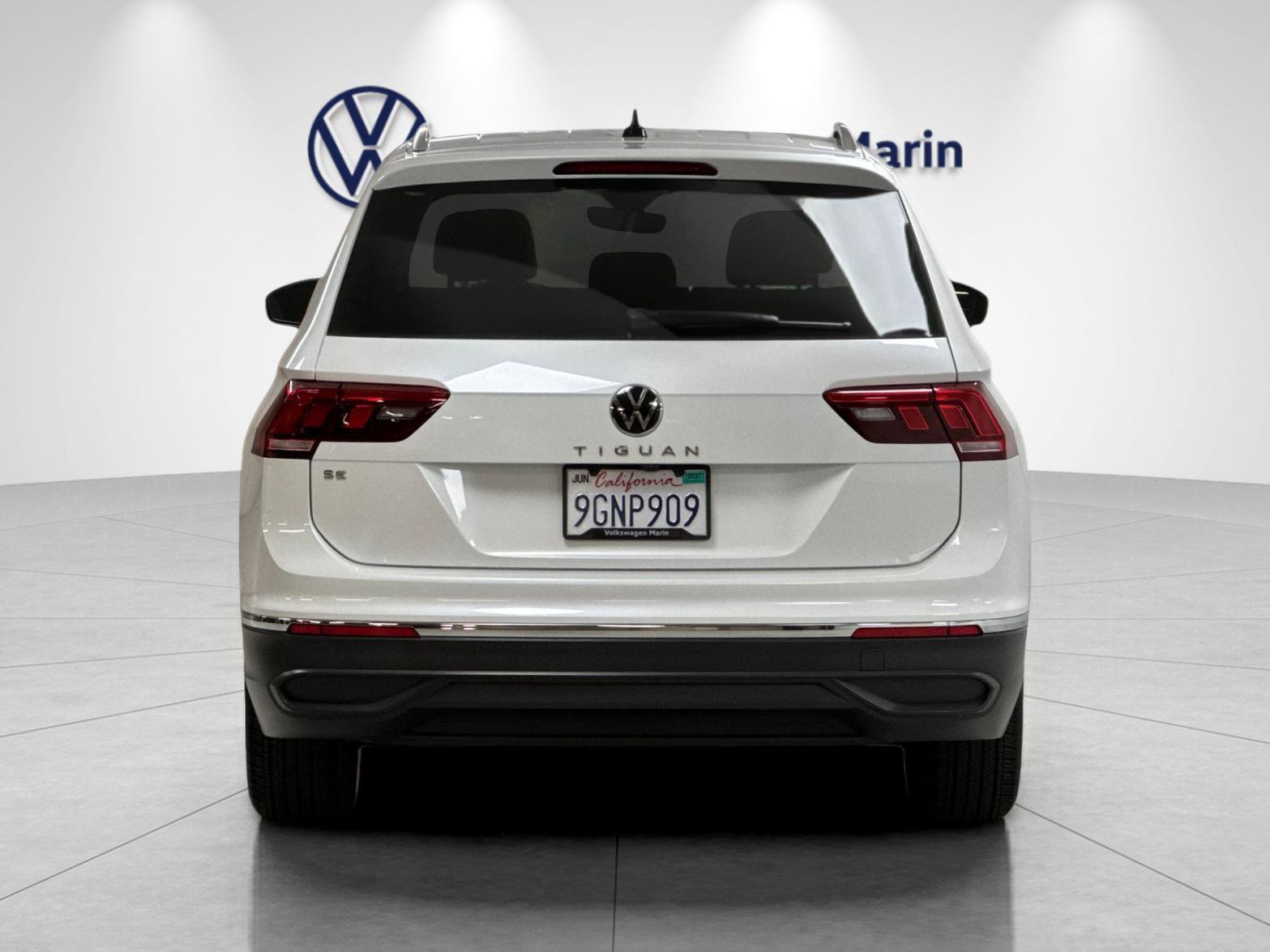 Used 2024 Volkswagen Tiguan SE R-Line AWD/4WD image 4