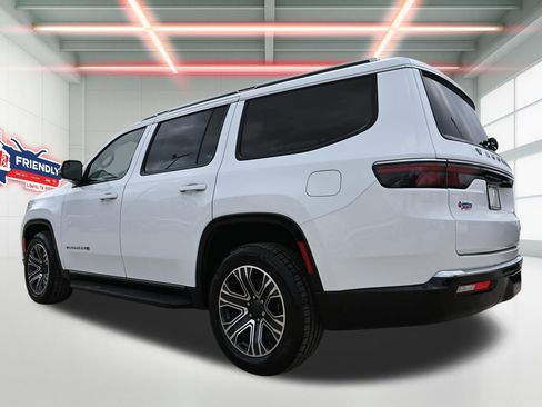 Used 2024 Jeep Wagoneer Series II w/ Flexible Seating Group RWD image 2