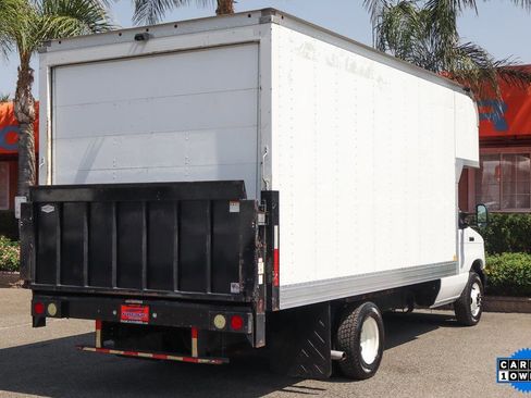 Used 2018 Ford E-350 and Econoline 350 Super Duty image 12