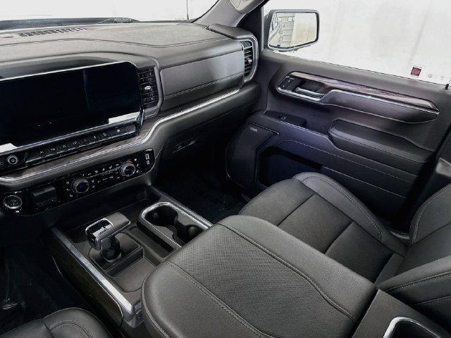 Used 2024 Chevrolet Silverado 1500 LTZ AWD/4WD image 24