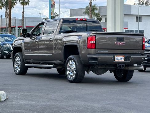 Used 2015 GMC Sierra 2500 Denali w/ Duramax Plus Package RWD image 5