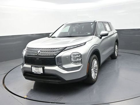 Used 2022 Mitsubishi Outlander ES AWD/4WD image 5