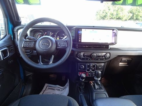 Used 2024 Jeep Wrangler Unlimited image 19