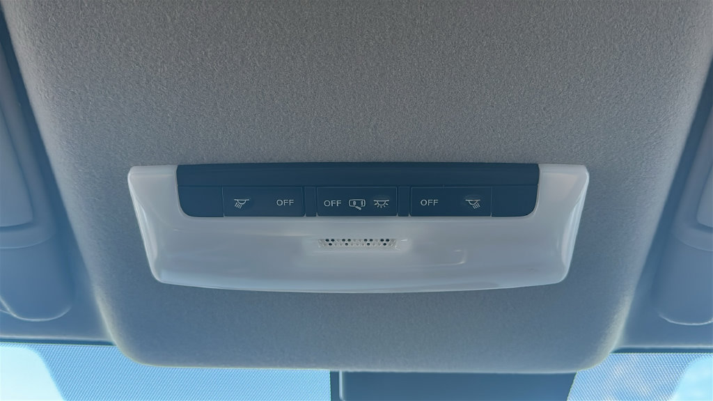 Used 2025 Nissan Versa SV FWD image 30