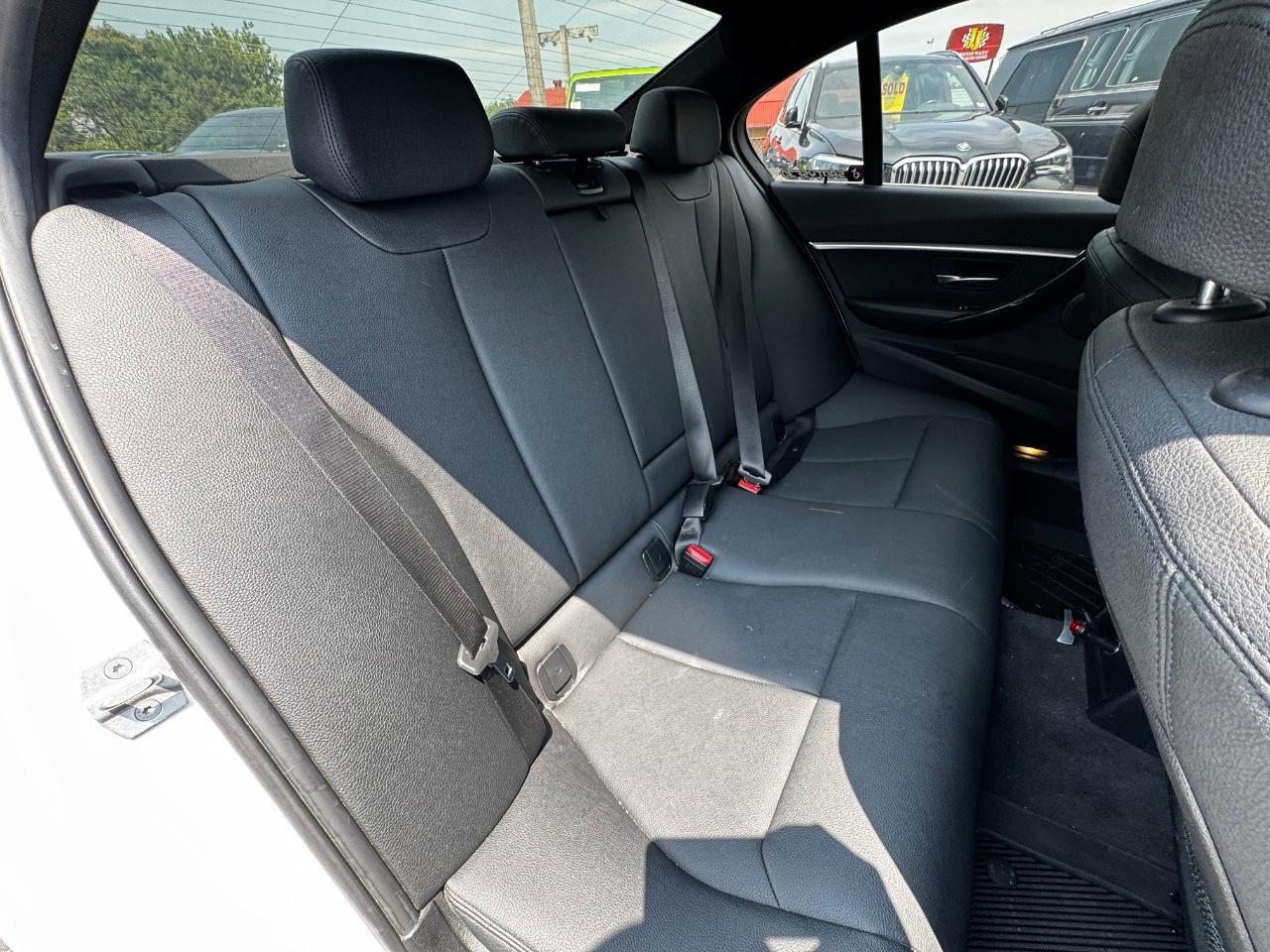 Used 2018 BMW 330i xDrive Sedan AWD/4WD image 6