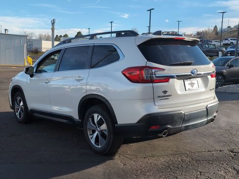 Used 2024 Subaru Ascent Premium w/ Convenience Package image 5