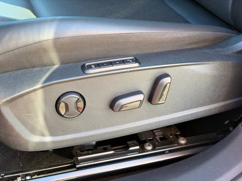 Used 2022 Volkswagen ID.4 Pro S w/ Gradient Package image 6