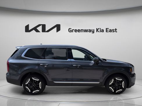Used 2023 Kia Telluride S w/ S Sunroof Package FWD image 5