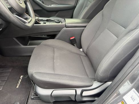 Used 2023 Nissan Rogue S image 4