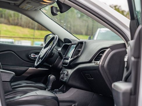 Used 2019 Jeep Cherokee Limited AWD/4WD image 13