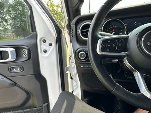 Used 2023 Jeep Wrangler Unlimited Sahara w/ Cold Weather Group AWD/4WD image 39
